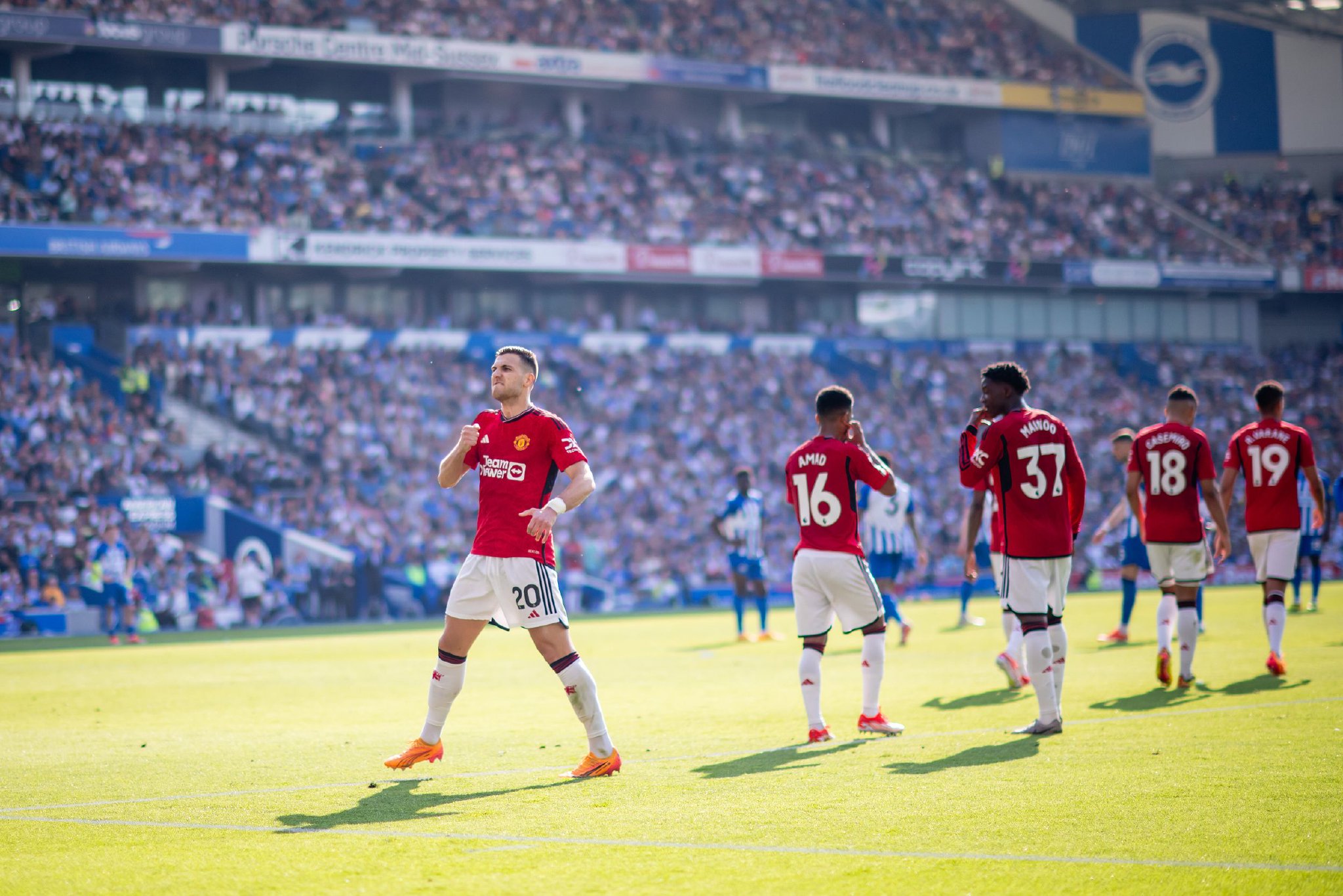 关节脱臼需 关节脱臼需